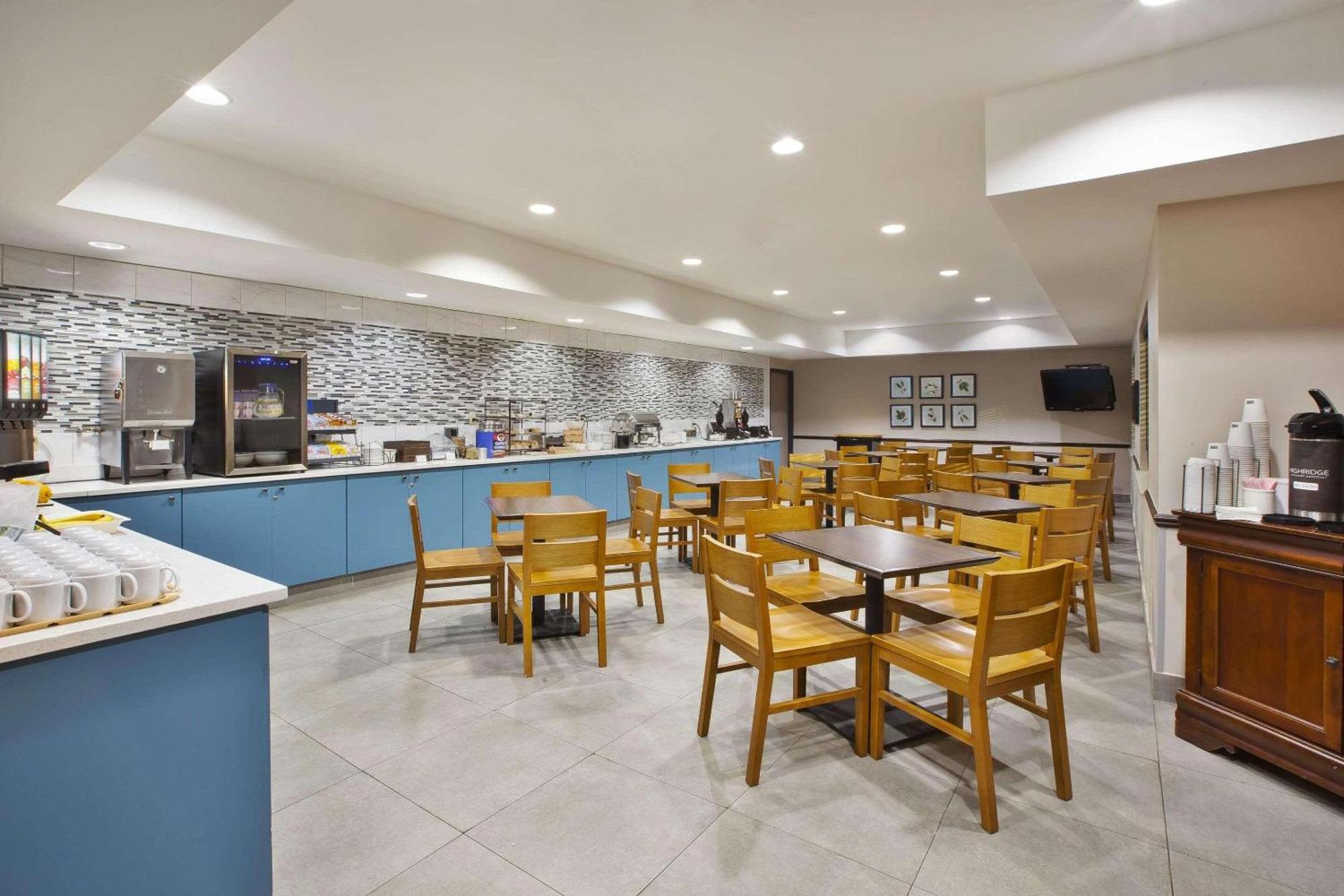 Country Inn & Suites By Radisson, Big Rapids, Mi Exteriér fotografie