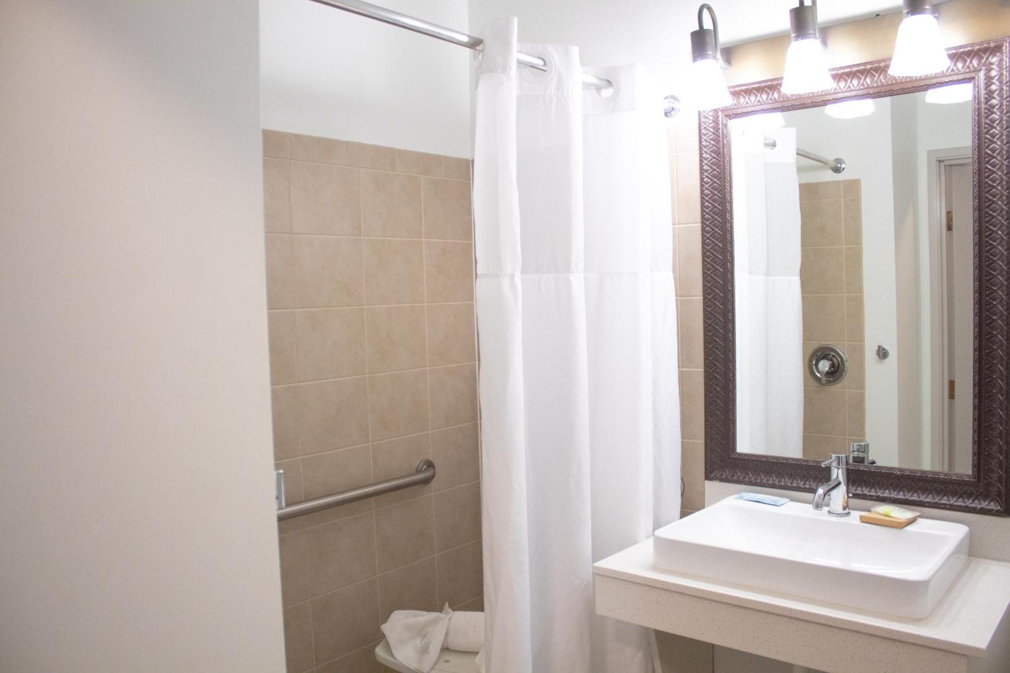 Country Inn & Suites By Radisson, Big Rapids, Mi Exteriér fotografie
